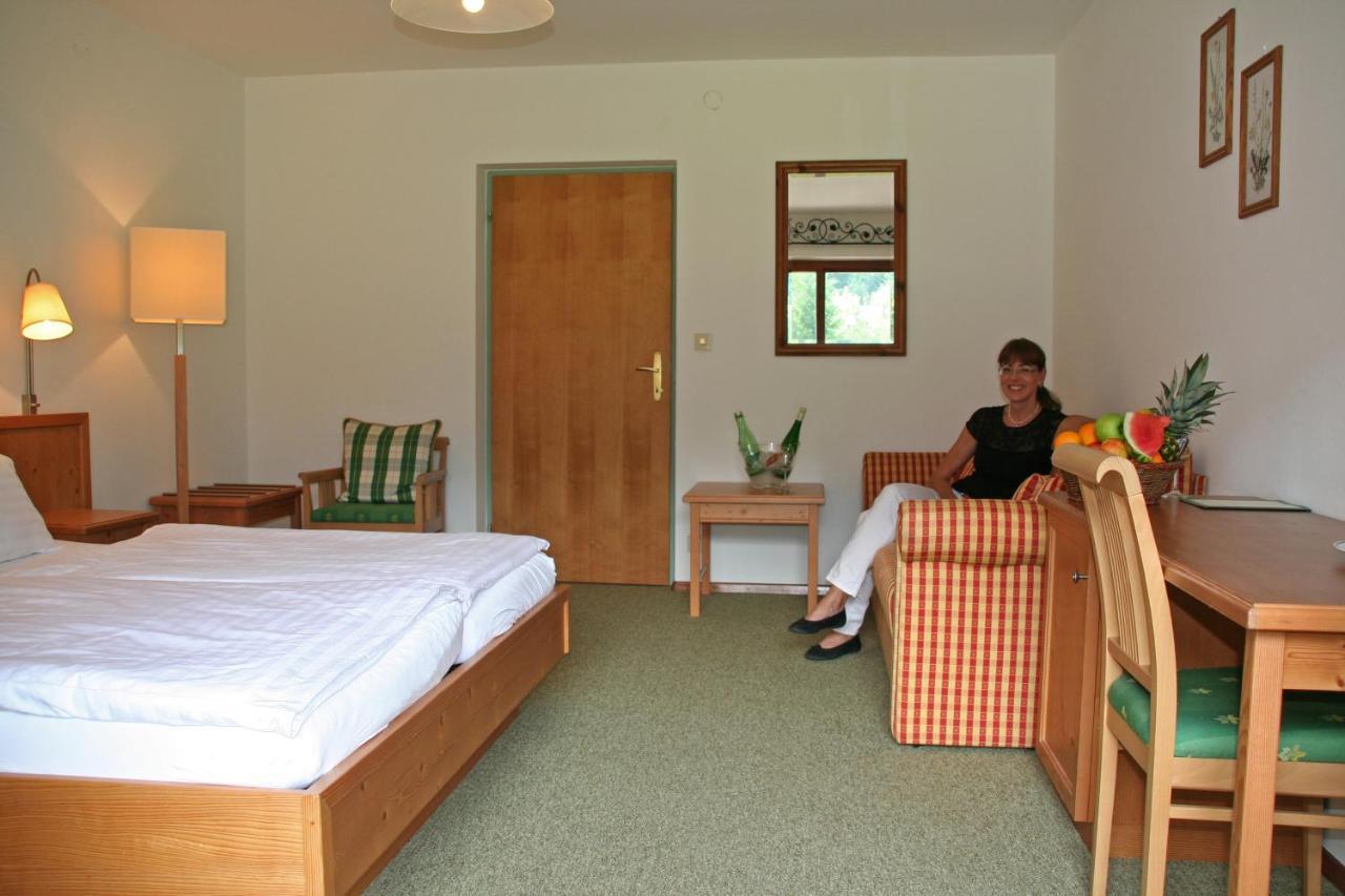 Hotel Garni Pension Zur Wacht Штробль Екстер'єр фото